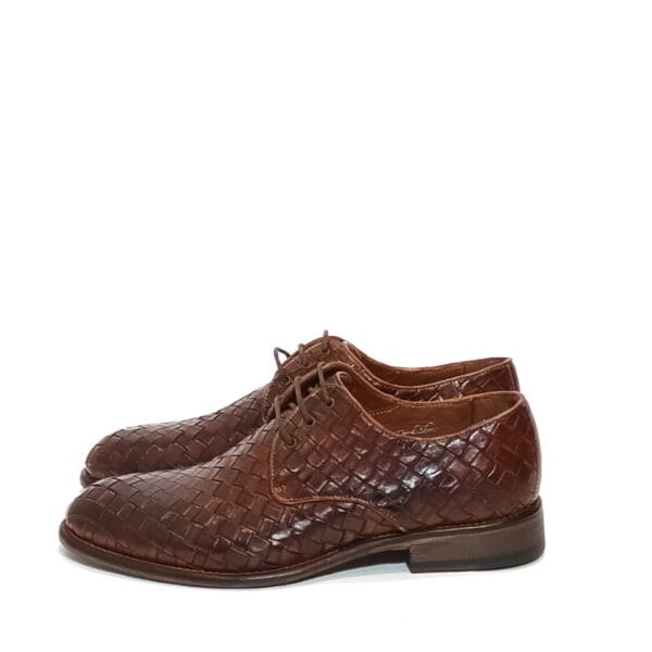 Scarpa uomo in pelle intrecciata - immagine 2