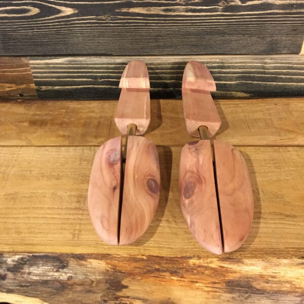 Tendiscarpe Uomo in legno di Cedro - immagine 4