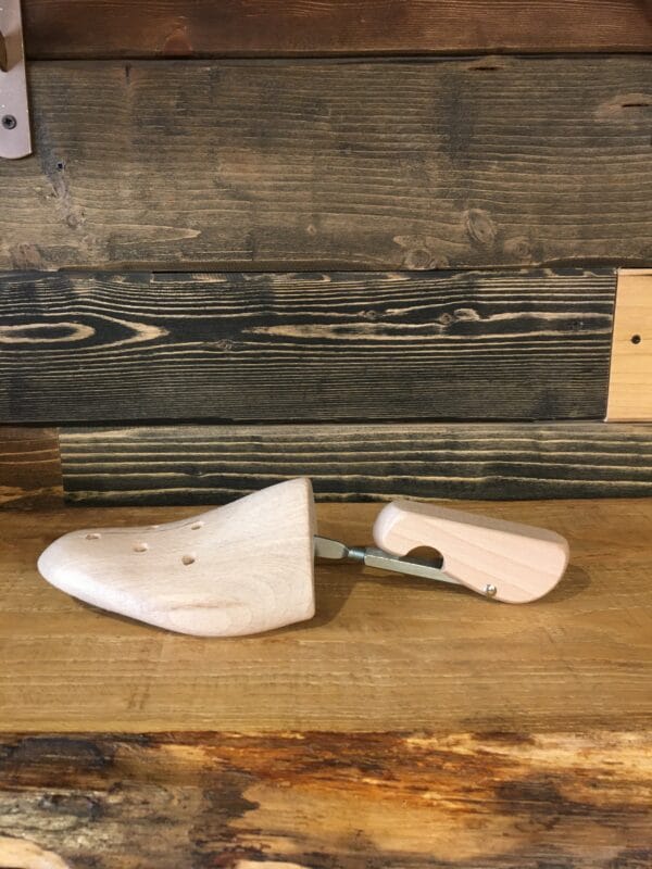 Tendiscarpe in legno