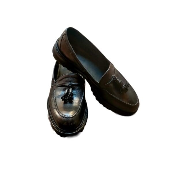 Women's moccasin with tassels