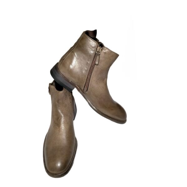 Men's ankle boot in leather