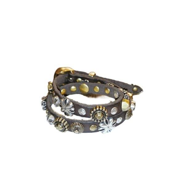 Braccialetto doppio giro in pelle con borchie