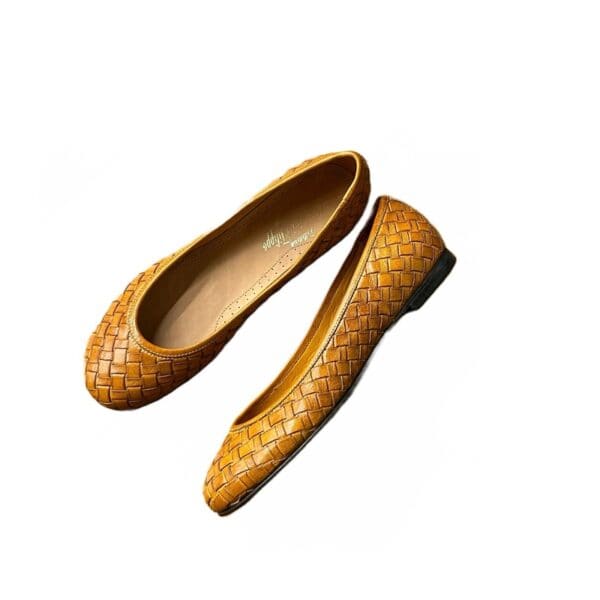 Ballerina in pelle intrecciata